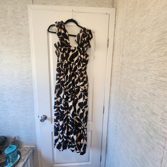 Umgee Dresses & Skirts - Umgee Black and White Maxi Dress Size L Euc